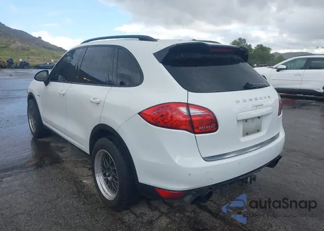 2013 Porsche Cayenne Diesel z USA, uszkodzony, nr VIN WP1AF2A24DLA23802